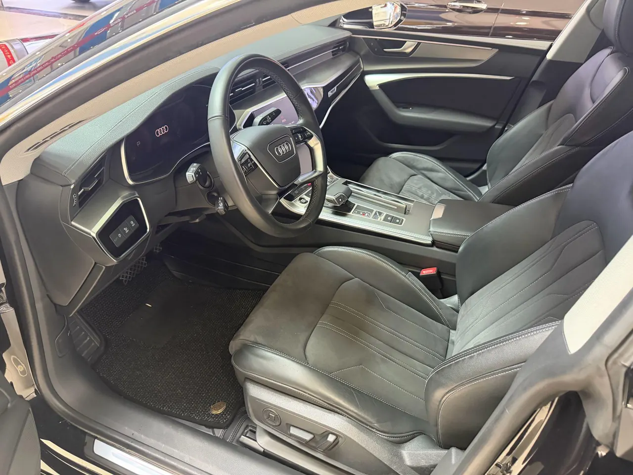 Audi 2024 A7L 2.0TFSI 45TFSI S-line Zhumeng Crystal Set Automatic Gear 4