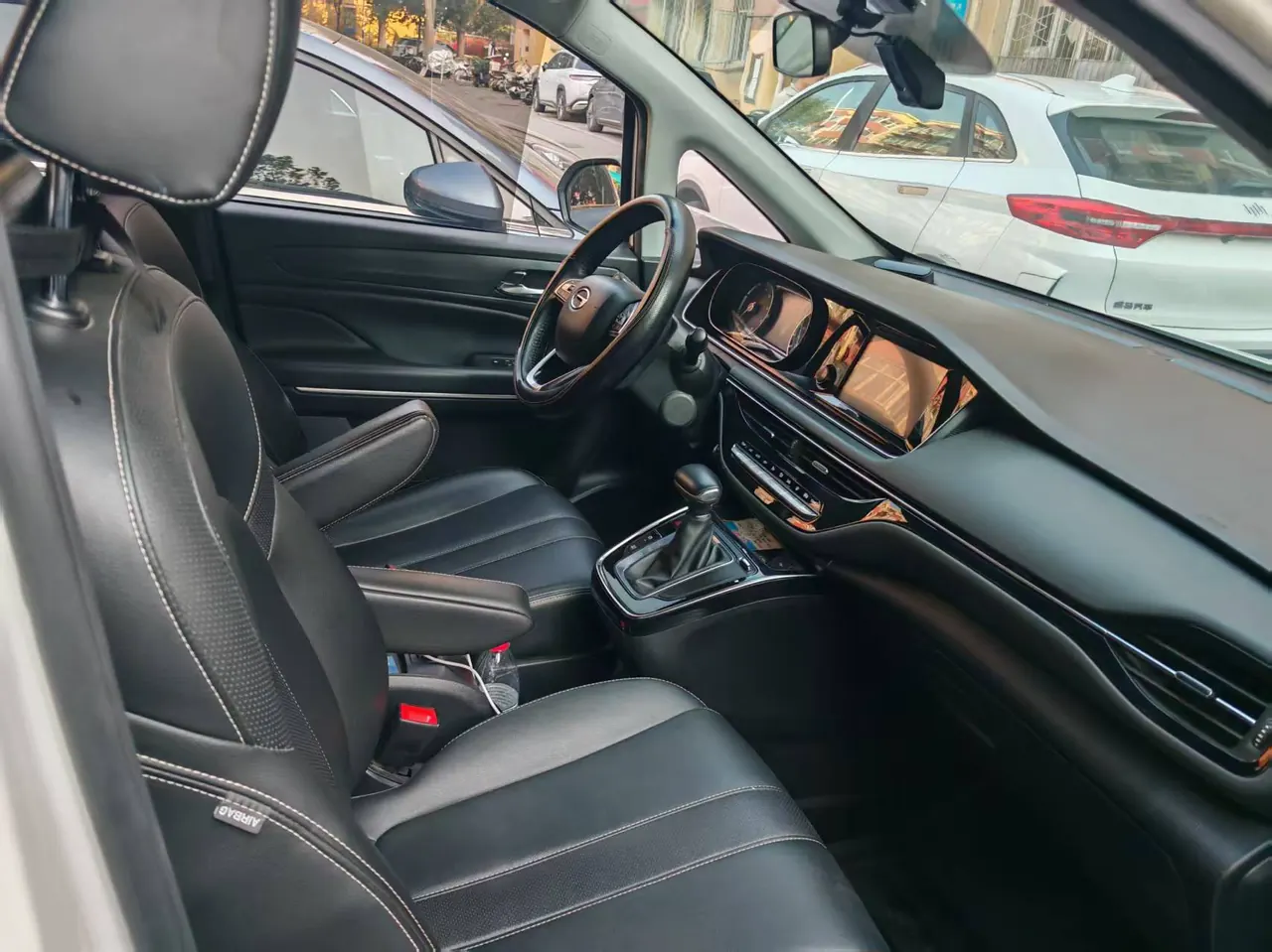 Chuanqi 2021 M6 1.5T 270T Premium Edition 7-seat Automatic Gear 2