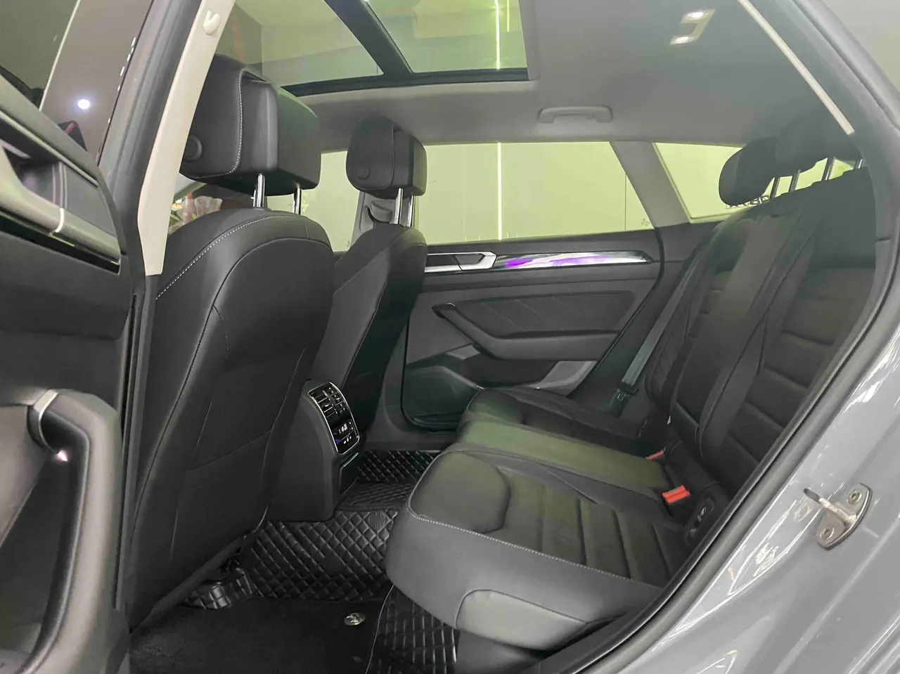 Volkswagen 2024 CC Hunting Car 2.0TSI 380TSI Hunting Heart Enjoy Automatic Gear 5