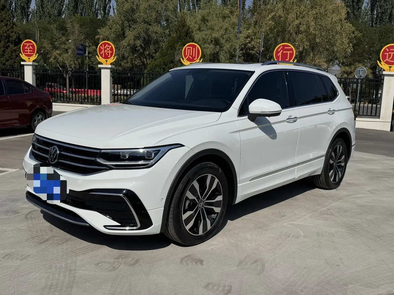 Открыть галерею: Volkswagen 2024 Tiguan L R-Line 2.0TSI 330TSI Two‑wheel‑drive R‑Line Dragon Glory Edition Automatic