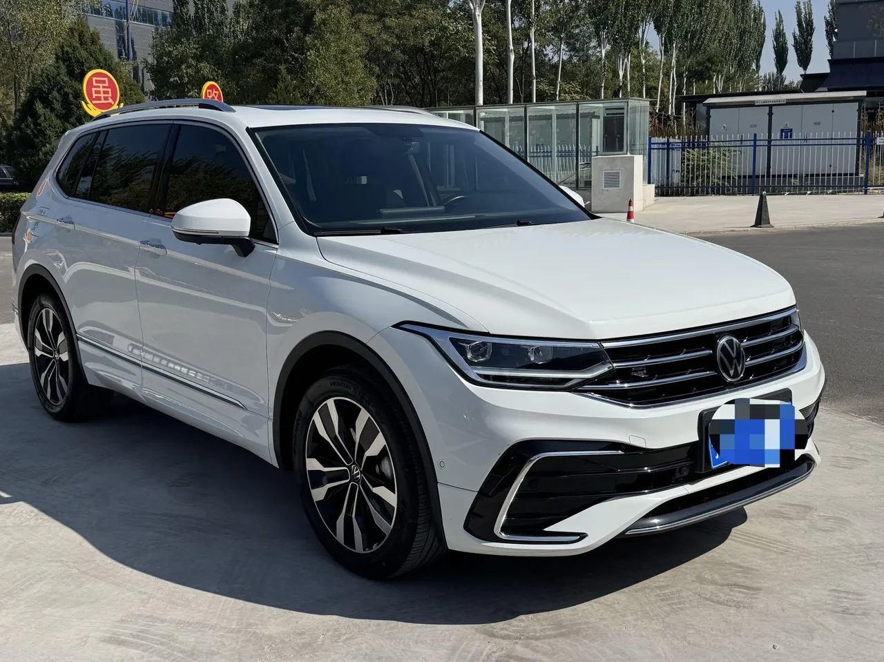 Volkswagen 2024 Tiguan L R-Line 2.0TSI 330TSI Two‑wheel‑drive R‑Line Dragon Glory Edition Automatic 3