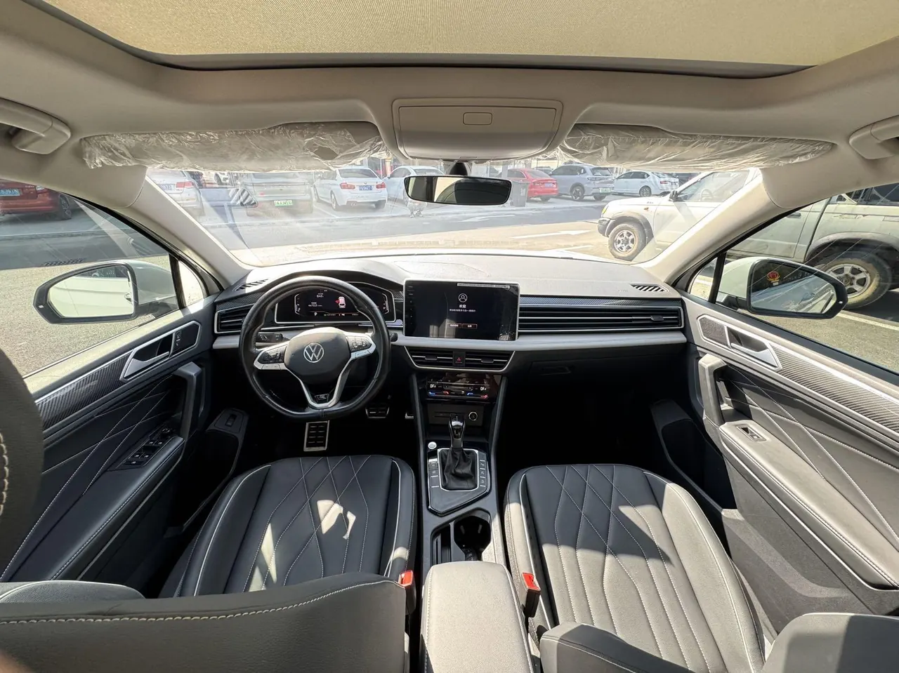 Volkswagen 2024 Tiguan L R-Line 2.0TSI 330TSI Two‑wheel‑drive R‑Line Dragon Glory Edition Automatic 9