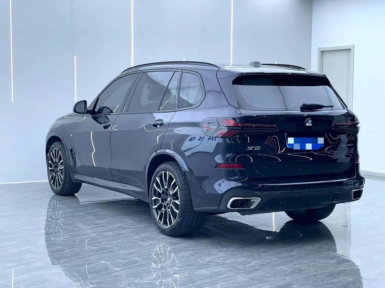BMW 2023 X5 xDrive40Li 48V 3.0T M sports obsidian night suit automatic gear 8
