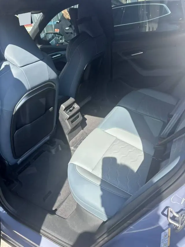 Audi 2025 Q6L e-tron Long Endurance Edition Automatic Gear 3