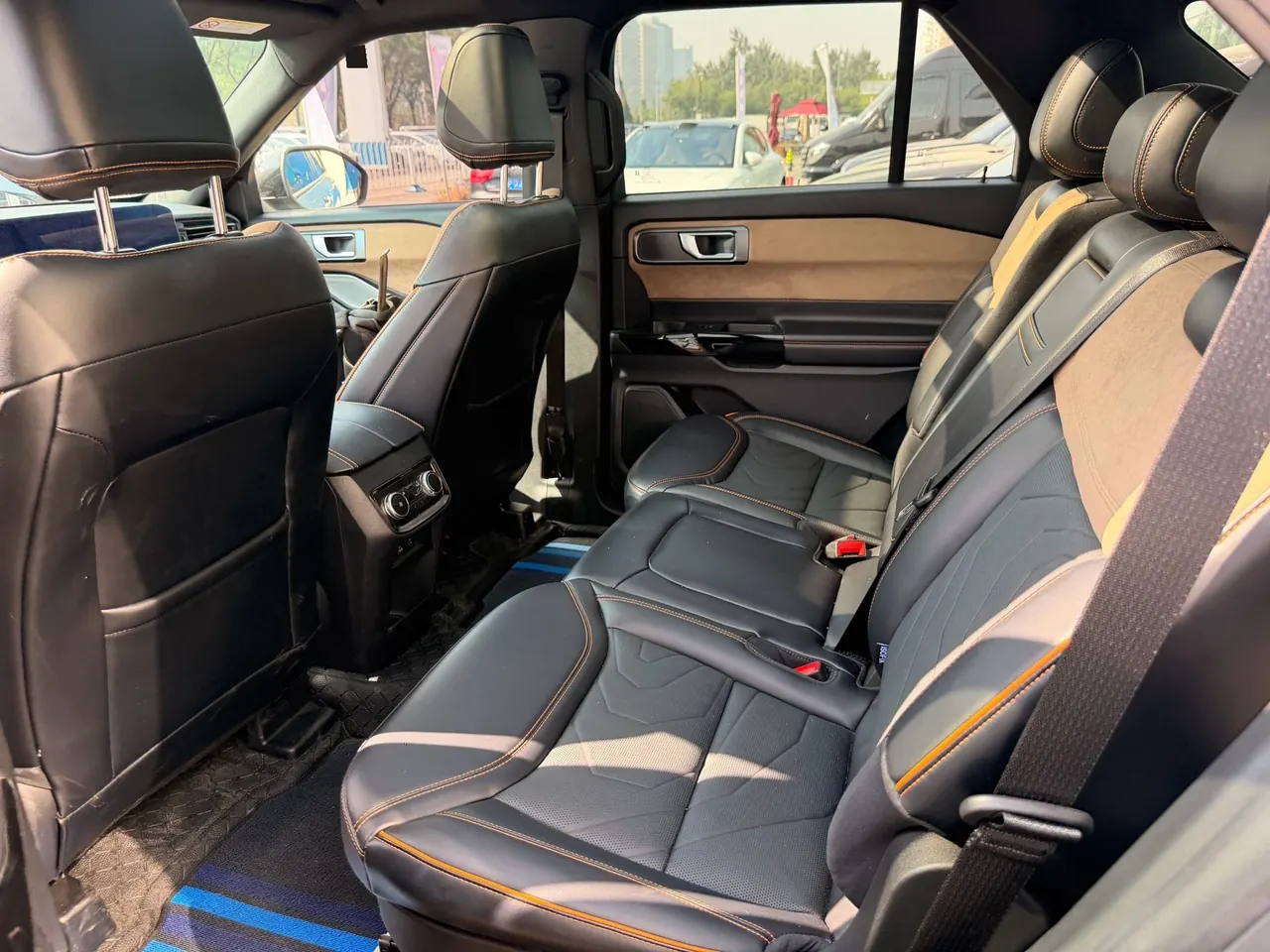 Ford 2023 Explorer 2.3T EcoBoost 285 Kunlun Peak Edition 7-seat Automatic 3