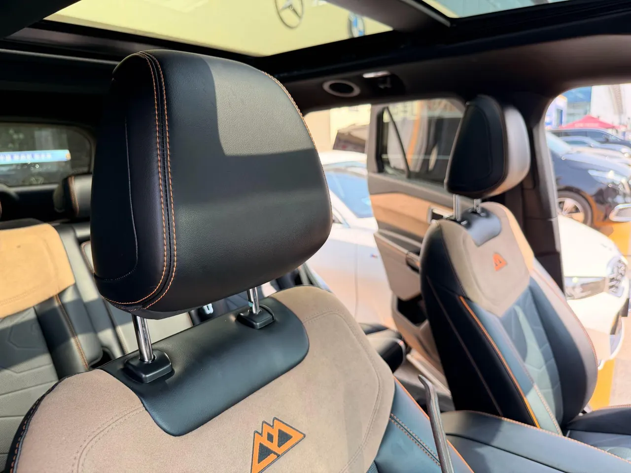 Ford 2023 Explorer 2.3T EcoBoost 285 Kunlun Peak Edition 7-seat Automatic 5