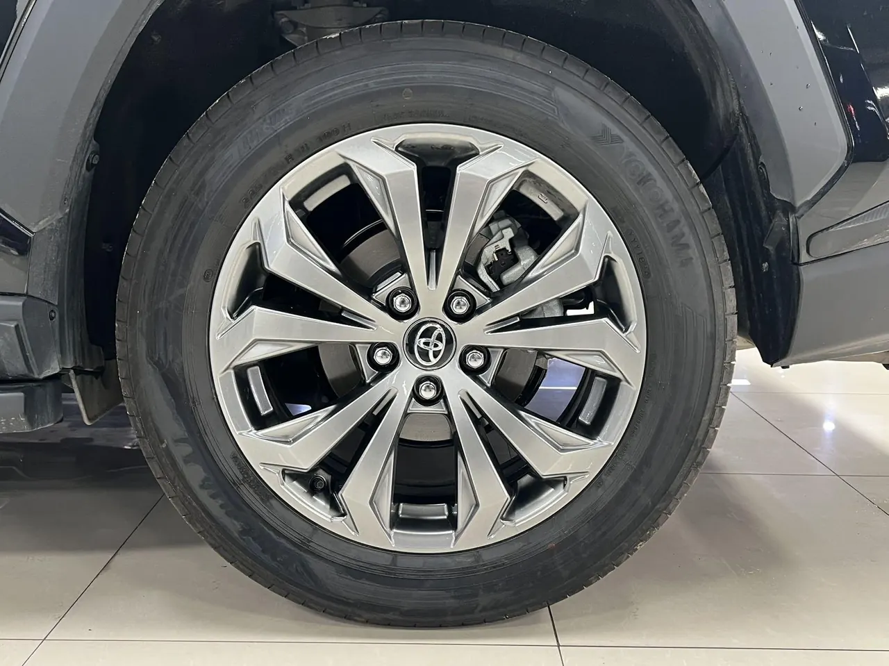 Toyota 2023 RAV4 Rongbo 2.0 Stepless Two-Drive Fashion Plus Edition Automatic Gear 12