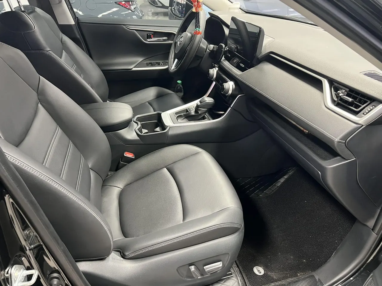 Toyota 2023 RAV4 Rongbo 2.0 Stepless Two-Drive Fashion Plus Edition Automatic Gear 9
