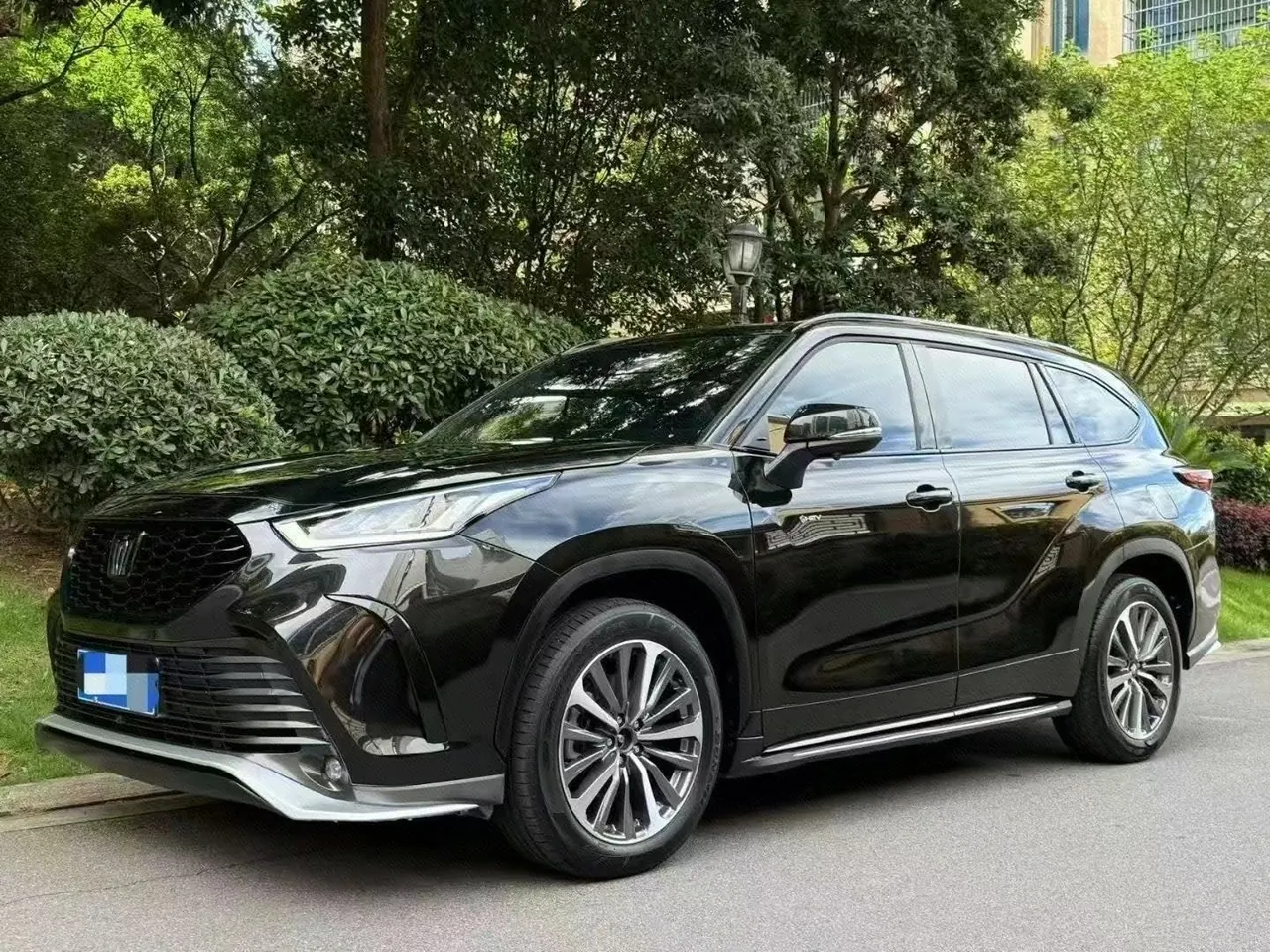 Toyota 2024 Crown Land Release HEV 2.5 Stepless Four-wheel Drive Deluxe Edition Automatic Gear - View 1