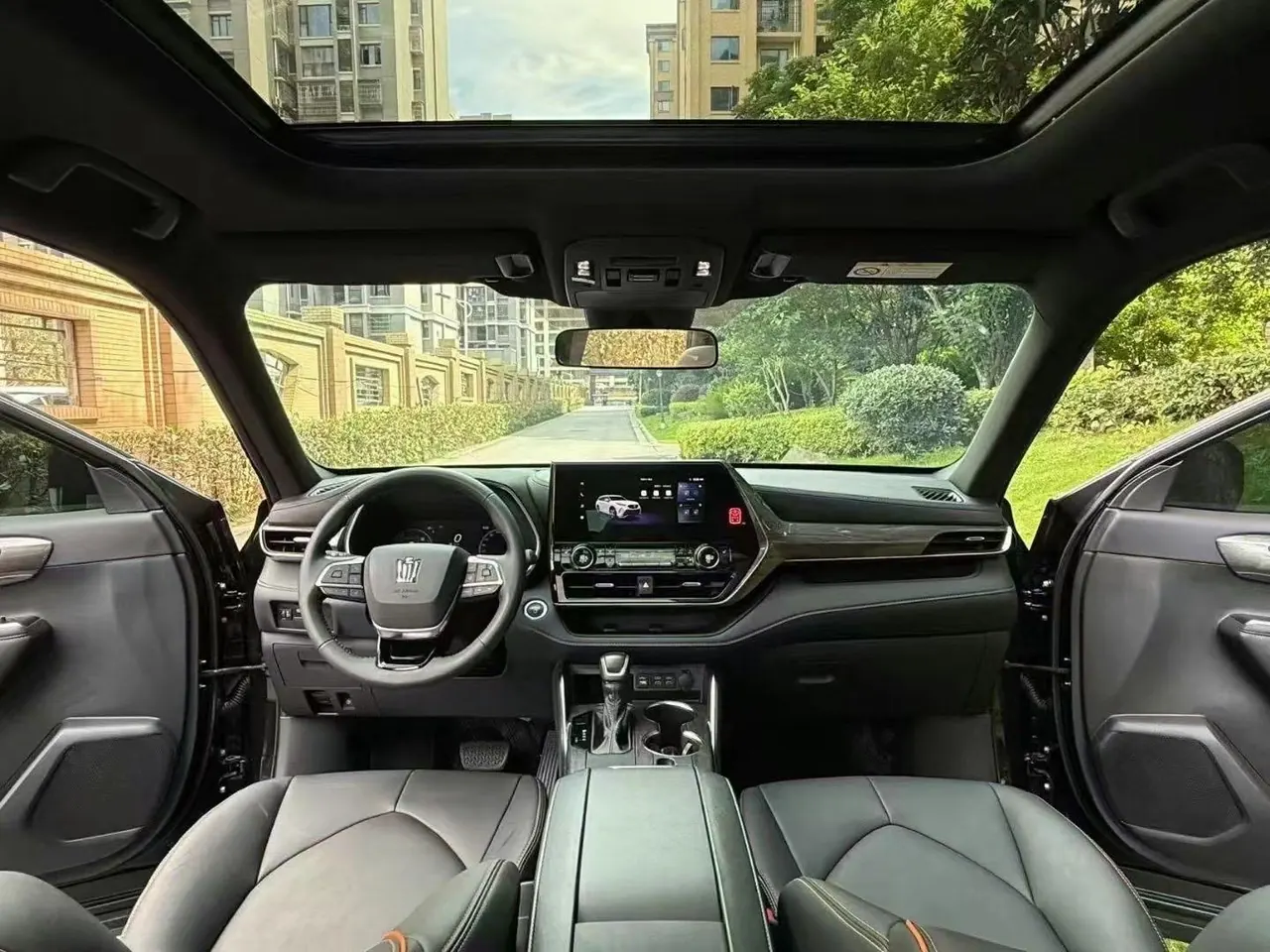 Toyota 2024 Crown Land Release HEV 2.5 Stepless Four-wheel Drive Deluxe Edition Automatic Gear 3