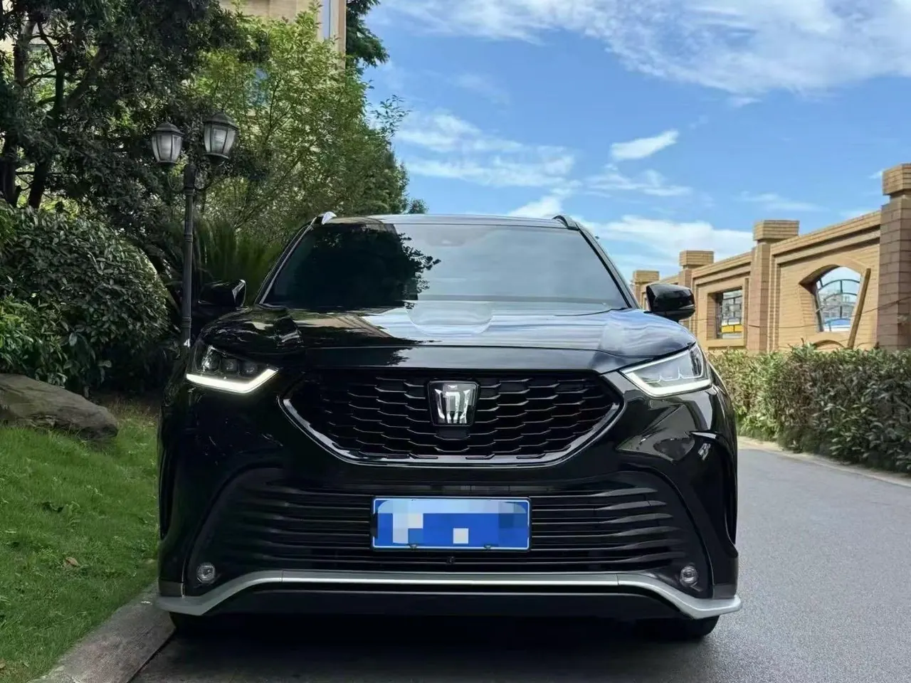 Toyota 2024 Crown Land Release HEV 2.5 Stepless Four-wheel Drive Deluxe Edition Automatic Gear 4