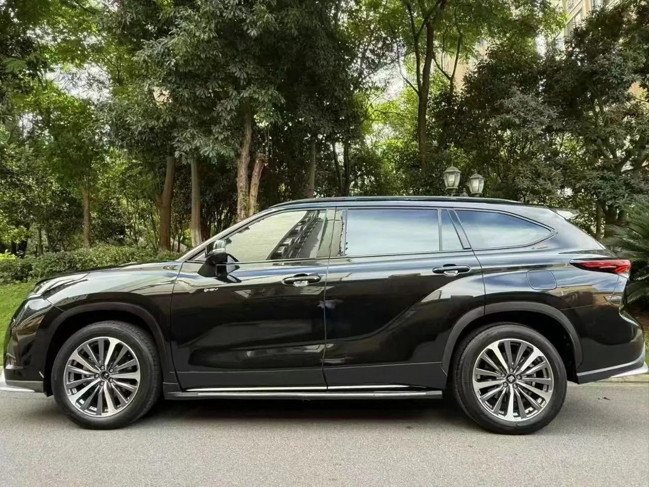 Toyota 2024 Crown Land Release HEV 2.5 Stepless Four-wheel Drive Deluxe Edition Automatic Gear 5