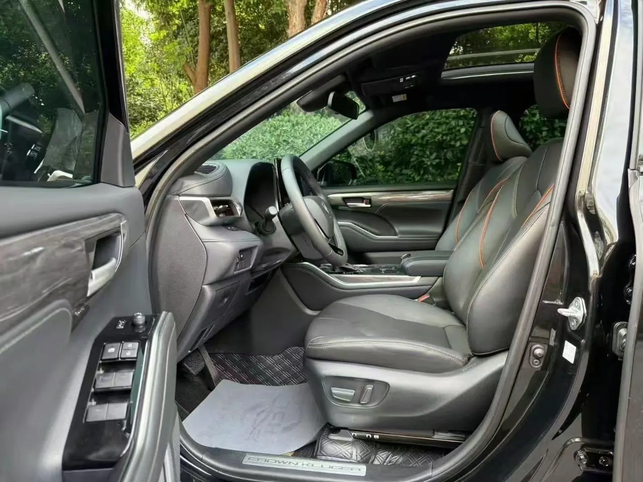 Toyota 2024 Crown Land Release HEV 2.5 Stepless Four-wheel Drive Deluxe Edition Automatic Gear 9