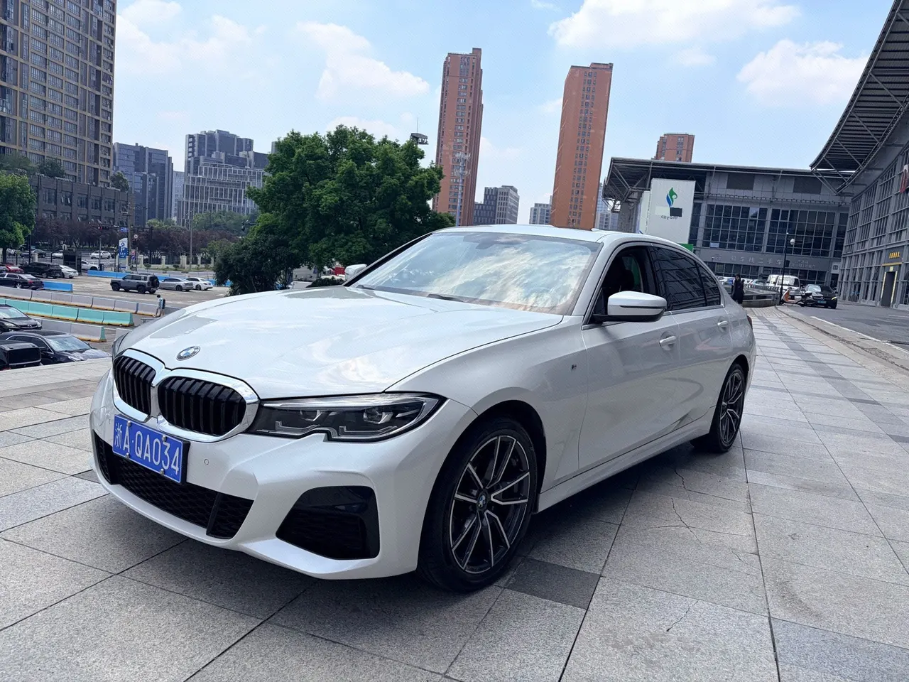 Открыть галерею: BMW 3 Series 2021 320Li 2.0T M Sports Suit (Modified) Automatic Gear