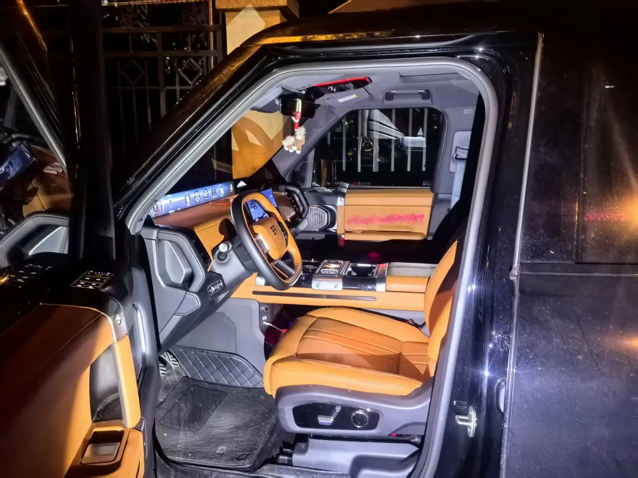 Vertical and horizontal 2025 G700 CDM-O 2.0T Wild Edition 5-seat automatic gear 3