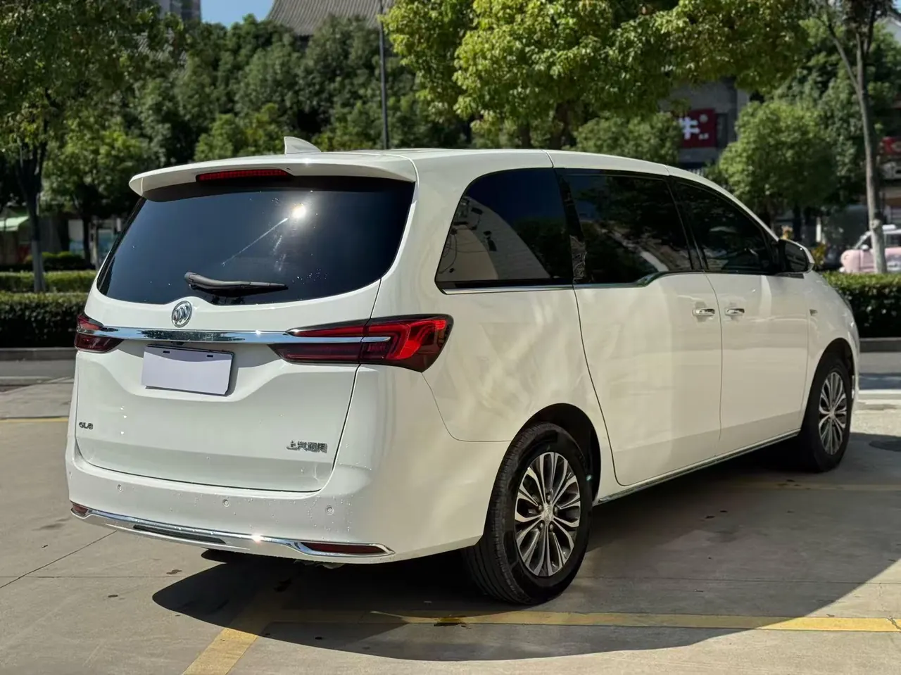 Buick 2023 GL8 Land Business Class 48V 2.0T 652T Luxury Automatic Gear 3