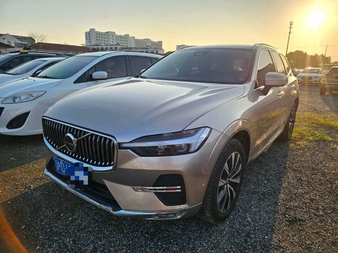 Open image lightbox: Volvo 2023 XC60 48V 2.0T B5 4WD Zhiya Deluxe Edition Automatic Gear
