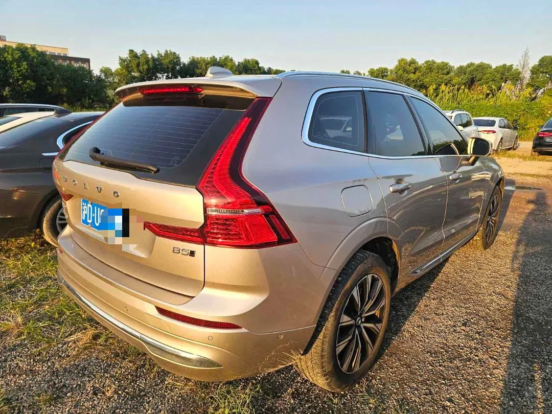 Volvo 2023 XC60 48V 2.0T B5 4WD Zhiya Deluxe Edition Automatic Gear 2