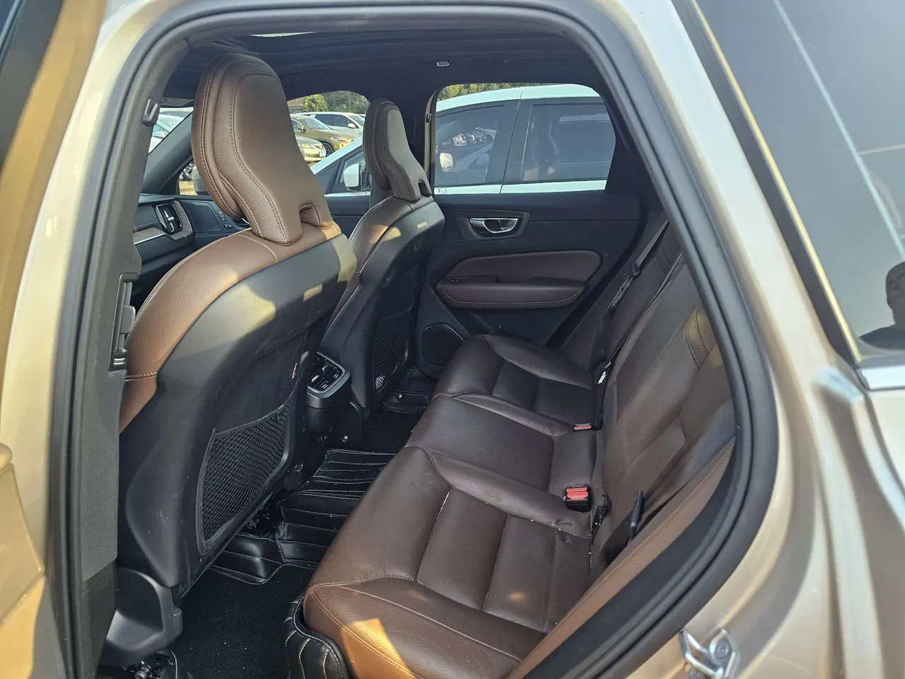 Volvo 2023 XC60 48V 2.0T B5 4WD Zhiya Deluxe Edition Automatic Gear 4