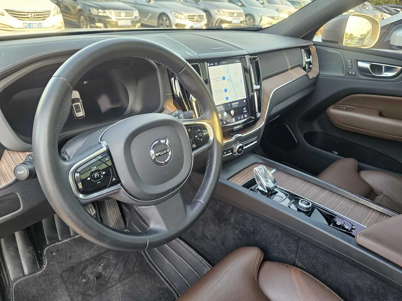 Volvo 2023 XC60 48V 2.0T B5 4WD Zhiya Deluxe Edition Automatic Gear 5