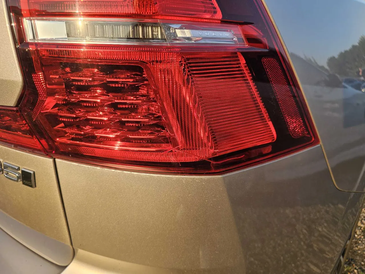 Volvo 2023 XC60 48V 2.0T B5 4WD Zhiya Deluxe Edition Automatic Gear 6
