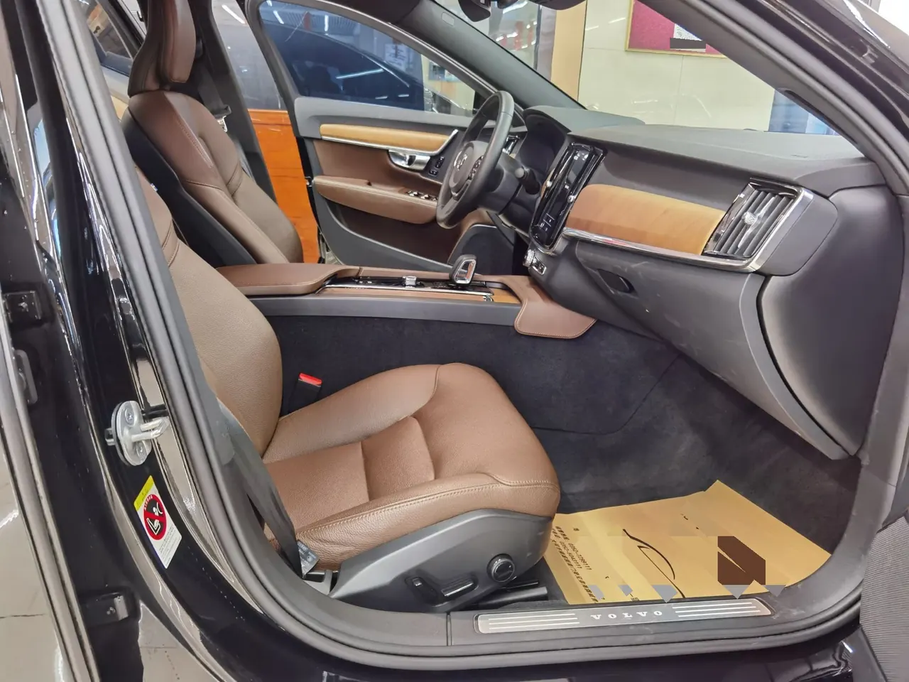 Volvo 2023 S90 48V 2.0T B5 Zhiyi Deluxe Edition Automatic Gear 4
