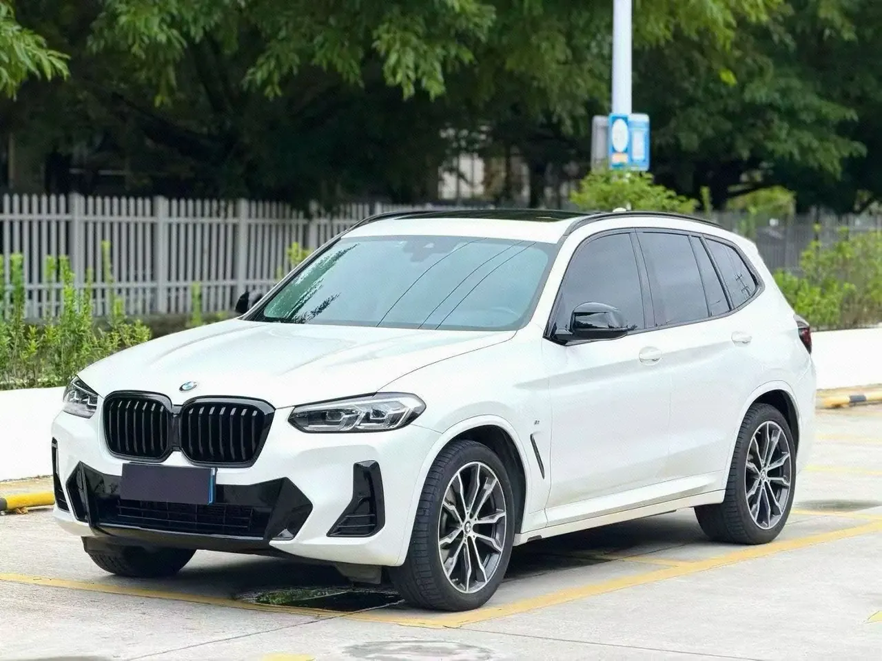 Открыть галерею: BMW 2023 X3 xDrive30i 2.0T Leading M Obsidian Night Kit (Changed) Automatic Gear