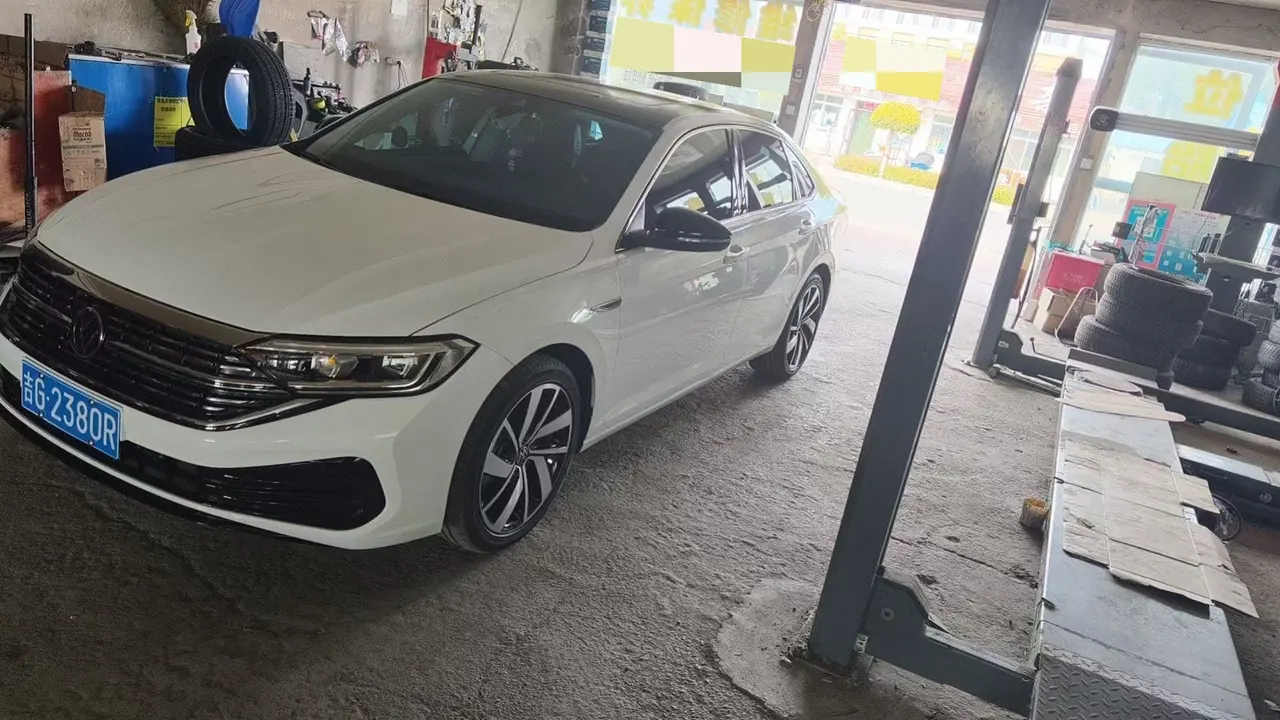 Открыть галерею: Volkswagen 2023 Sagitar 1.5TSI 300TSI Exceed Edition Automatic