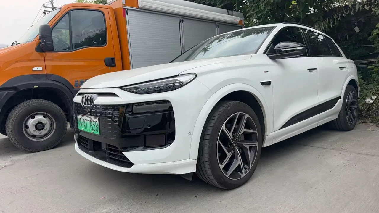 Open image lightbox: Audi 2026 Q6L Sportback e-tron Starts Pilot Edition Automatic Gear