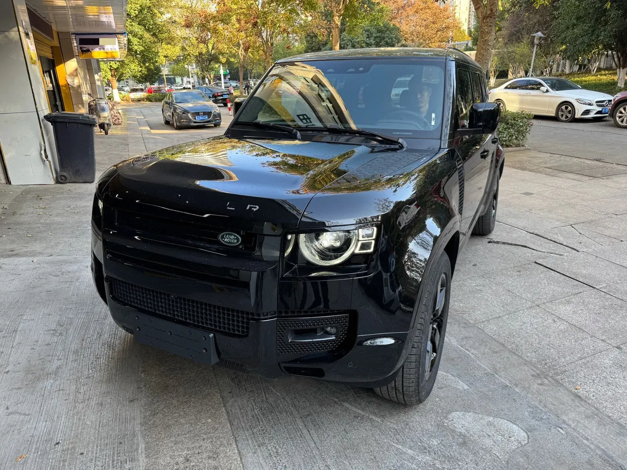 Открыть галерею: Land Rover Guard (Imported) 2025 Guard 110 48V 3.0T P400 -Dynamic HSE Automatic Gear