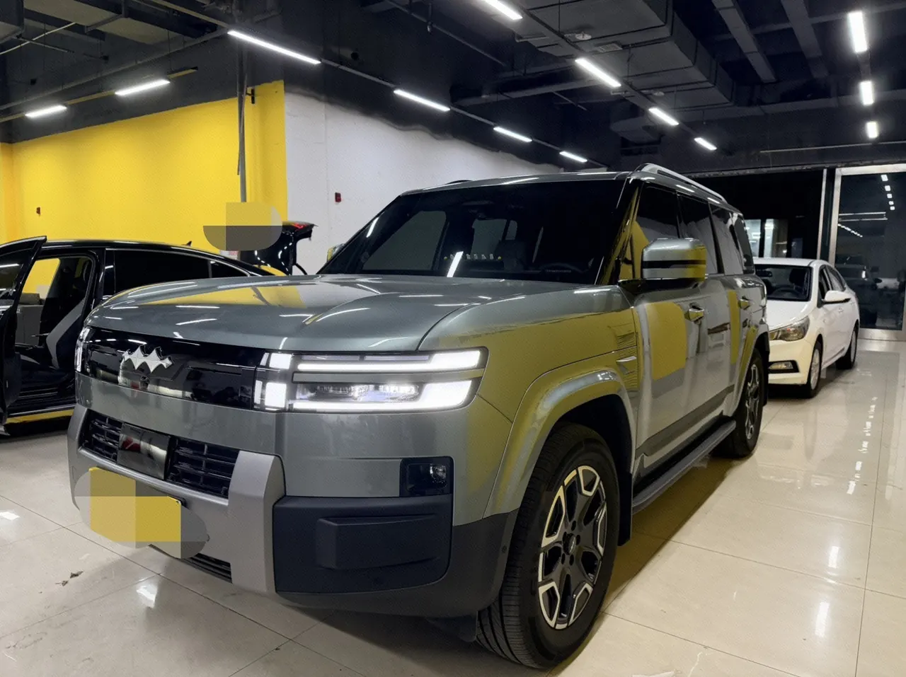 Open image lightbox: FangChengBao 2025 Titanium 7 1.5T Stepless 200KM Two-Drive Max Edition Automatic Gear