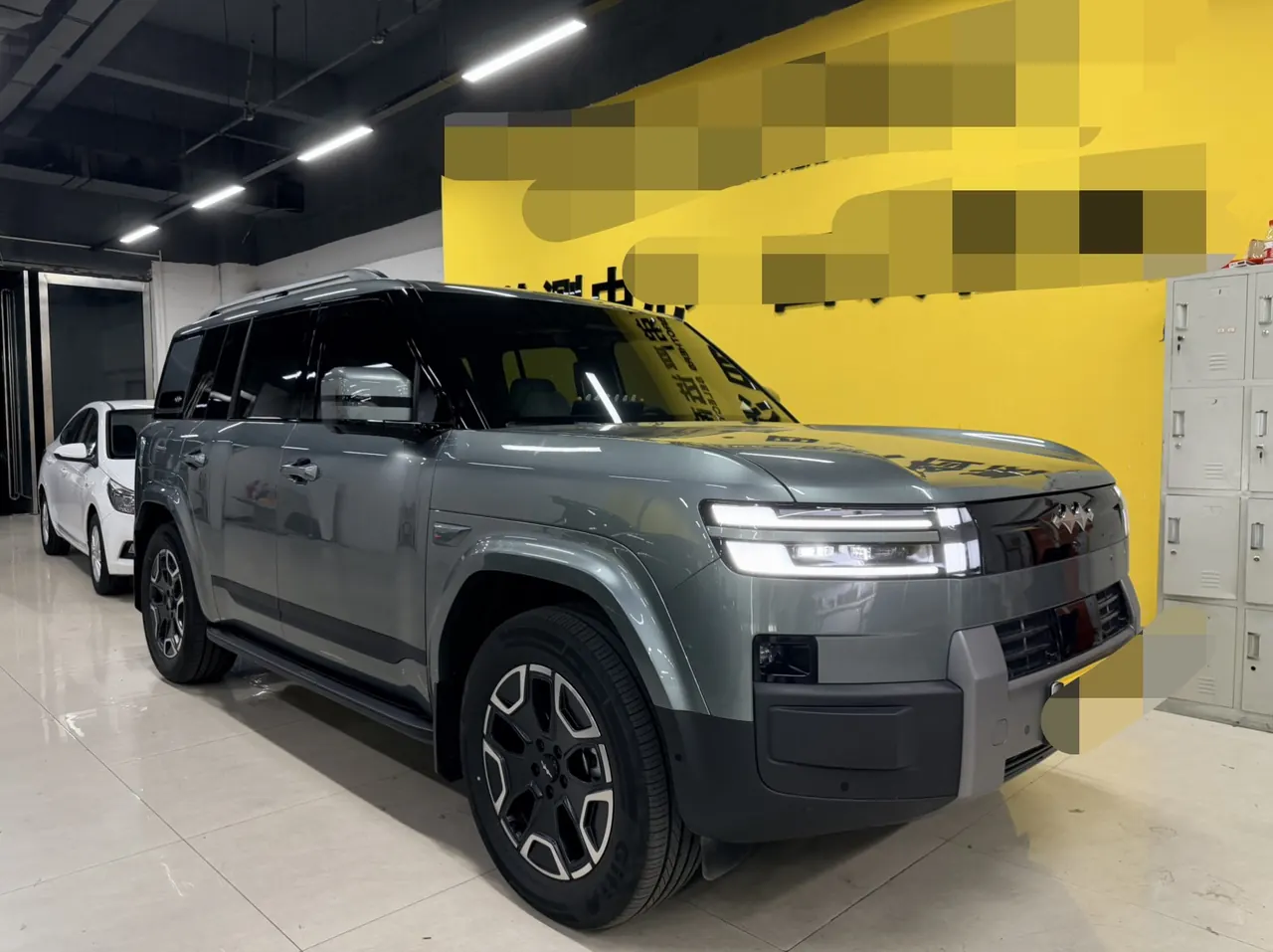 FangChengBao 2025 Titanium 7 1.5T Stepless 200KM Two-Drive Max Edition Automatic Gear 2