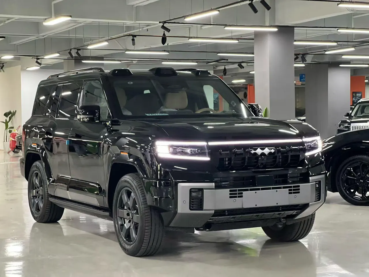FangChengBao 2026 Leopard 8 2.0T Stepless Flash Charge 7-seat Automatic Gear 3