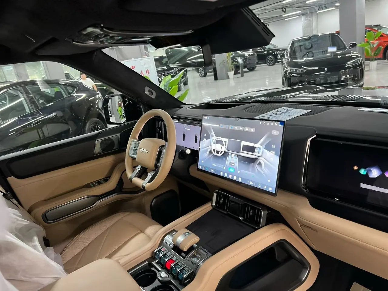 FangChengBao 2026 Leopard 8 2.0T Stepless Flash Charge 7-seat Automatic Gear 5