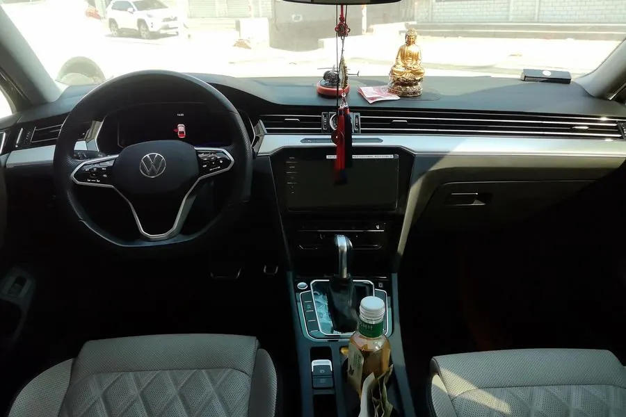Volkswagen 2023 Magotan 2.0TSI 330TSI 2 million Commemorative Luxury Automatic Gear 4