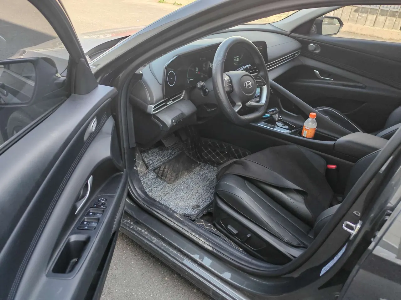 Hyundai 2026 Elantra -3-compartment 1.5 stepless LUX premium automatic gear 4