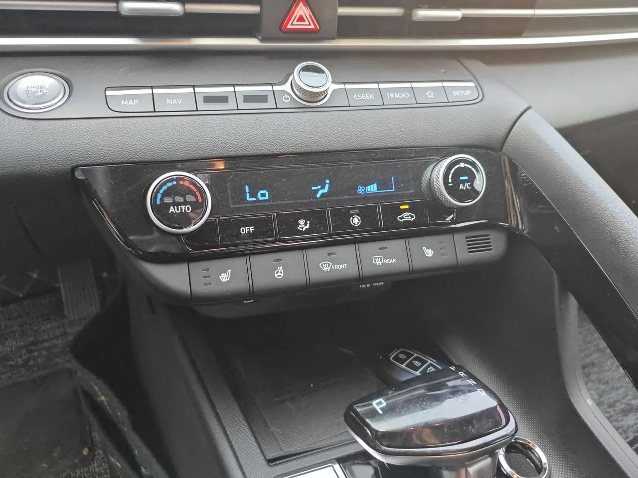 Hyundai 2026 Elantra -3-compartment 1.5 stepless LUX premium automatic gear 5