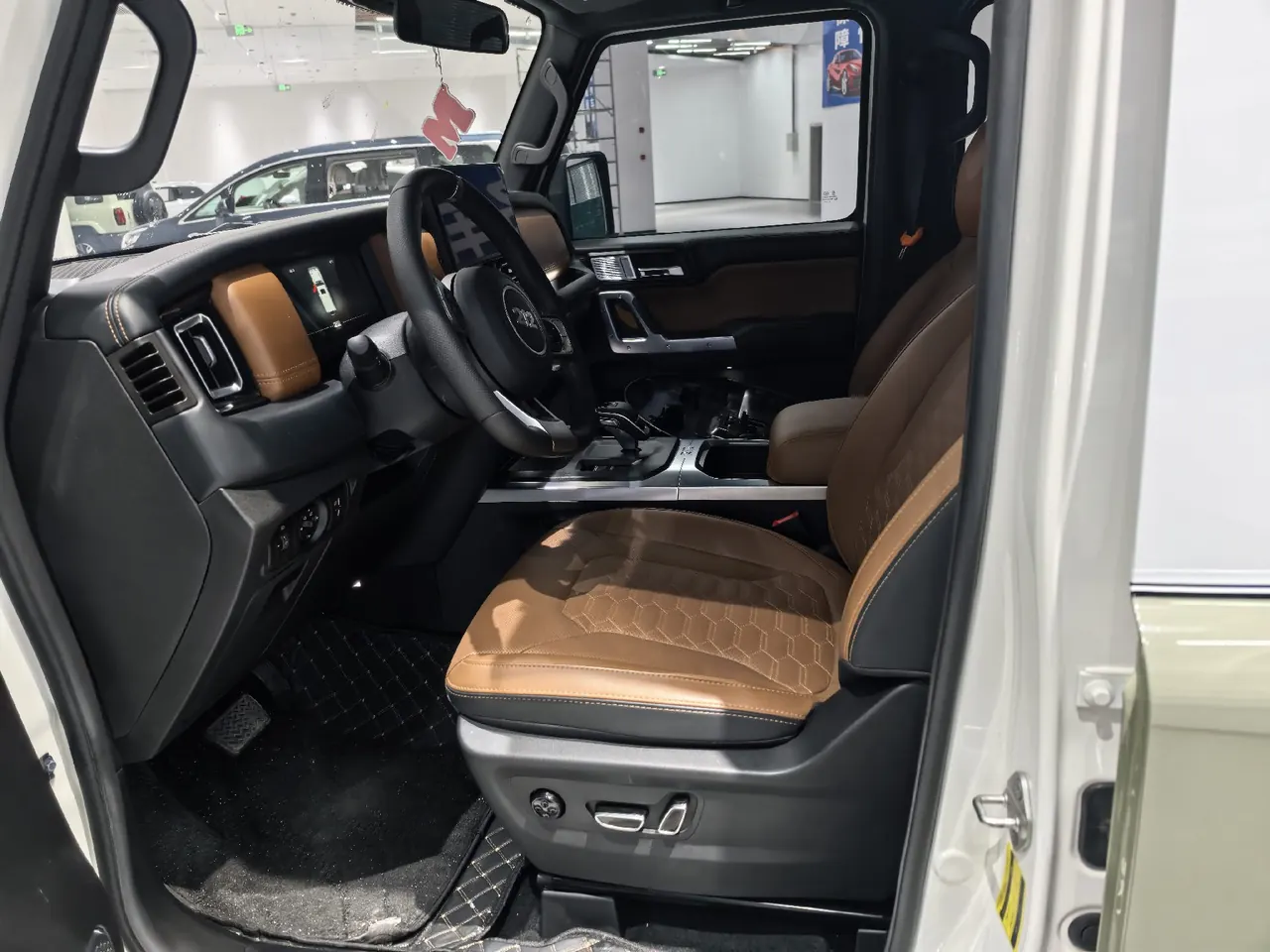 212 2024 T01 2.0T Explorer Automatic 5