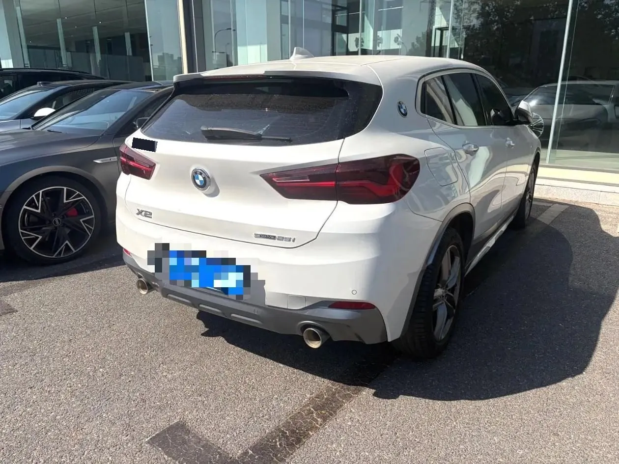BMW 2021 X2 sDrive25i 2.0T M off-road set automatic gear 2