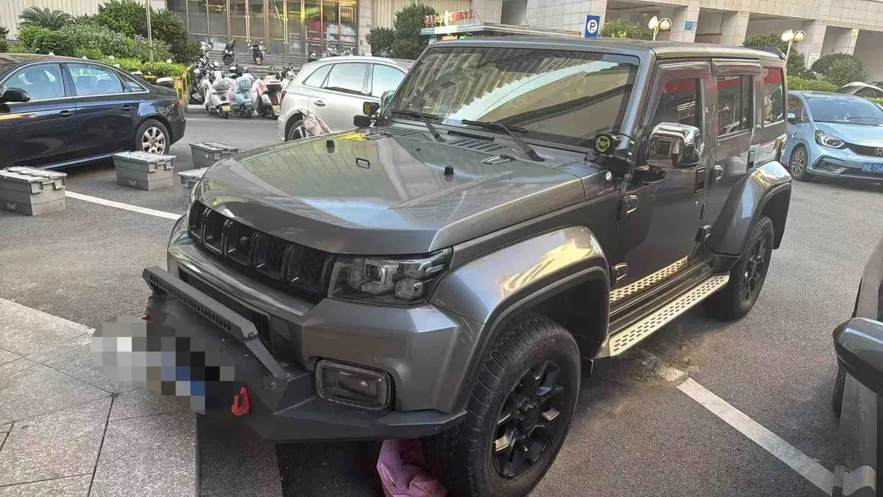 打开图片灯箱:Beijing 2021 BJ40 2.0T Four-wheel Drive Ring Tower Champion Edition Automatic Gear