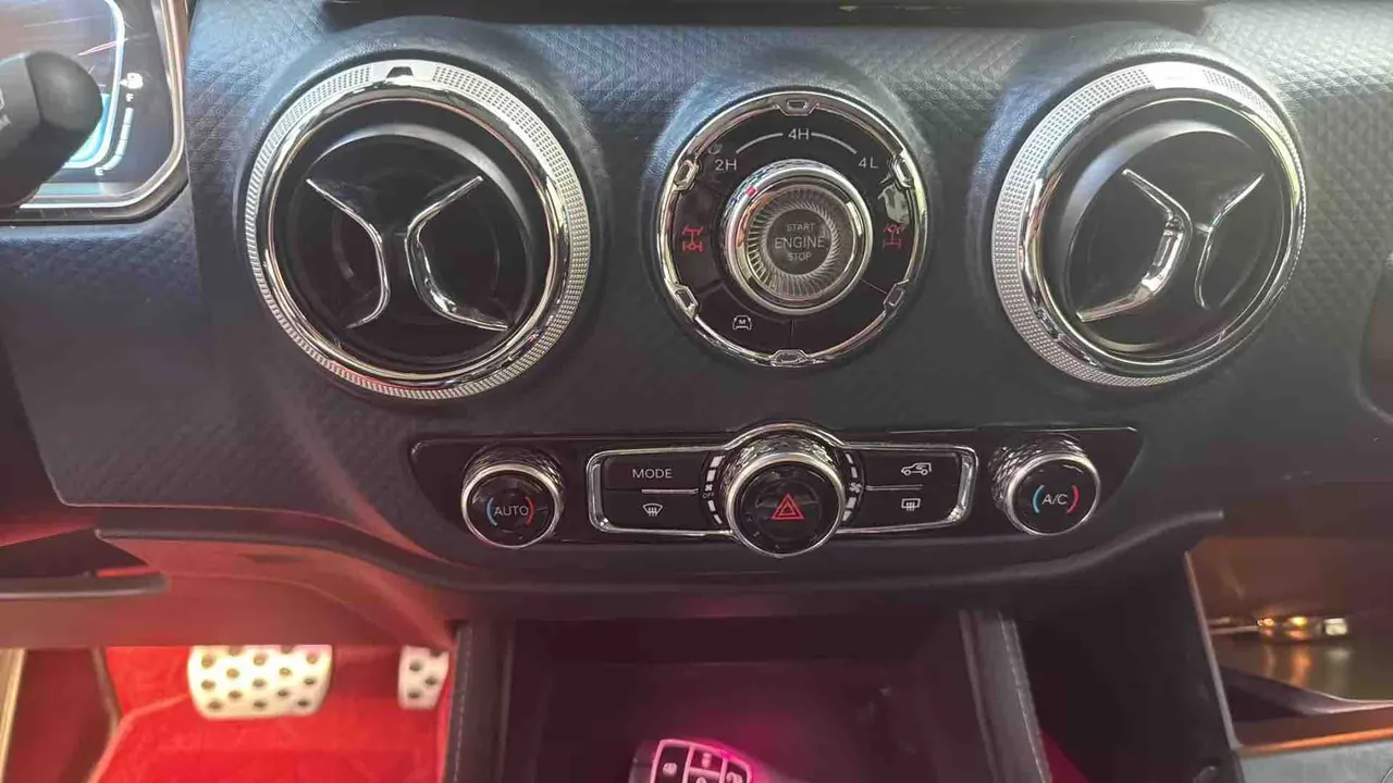 Beijing 2021 BJ40 2.0T Four-wheel Drive Ring Tower Champion Edition Automatic Gear 2