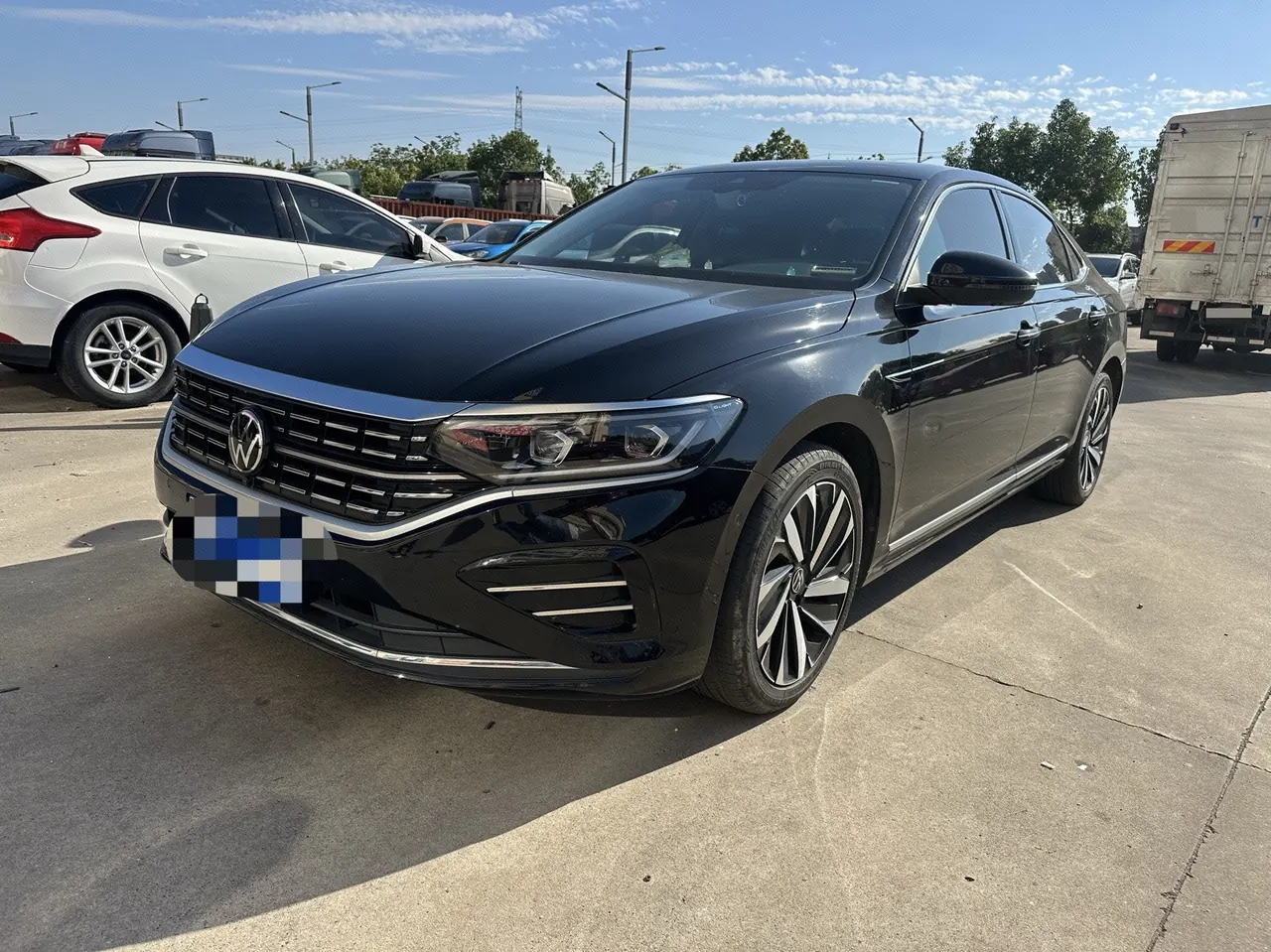 Открыть галерею: Volkswagen 2023 Passat 2.0TSI 330TSI Deluxe Edition Automatic