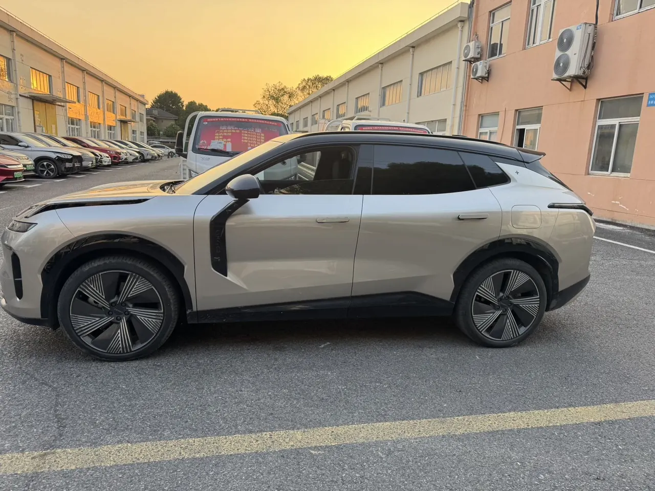 LYNK&amp;CO 2023 LYNK&amp;CO 08 EM-P 1.5T 220km four-wheel drive performance Halo automatic gear 2