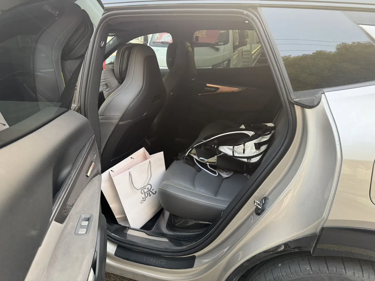 LYNK&amp;CO 2023 LYNK&amp;CO 08 EM-P 1.5T 220km four-wheel drive performance Halo automatic gear 9