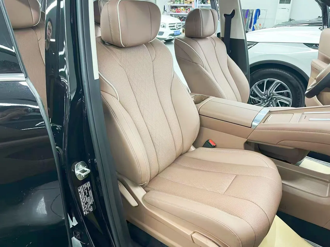 WuLing 2026 Starlight L 1.5 Stepless 260km Six-seater Automatic Gear 18