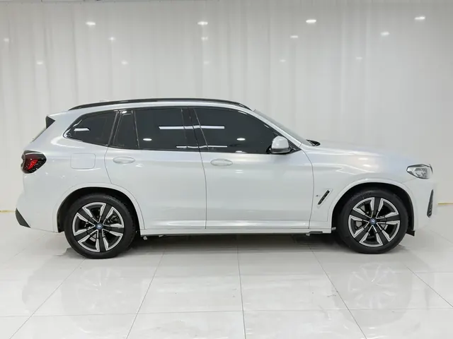BMW 2023 iX3 leading automatic 3
