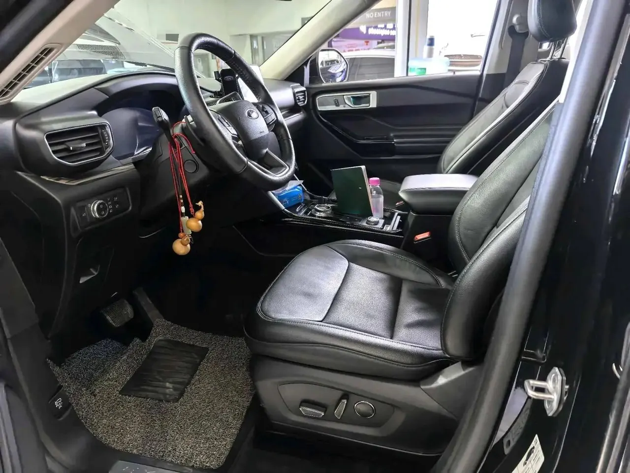 Ford 2020 Explorer 2.3T EcoBoost 285 Four-wheel Drive Titanium Edition 7-seat Automatic Gear 2