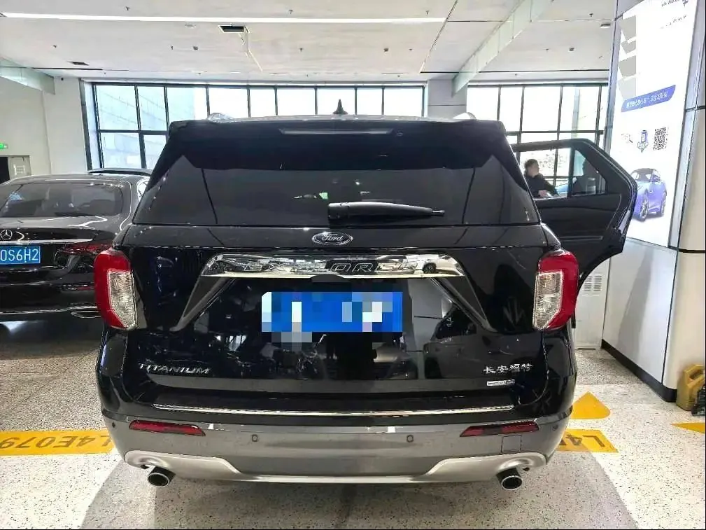 Ford 2020 Explorer 2.3T EcoBoost 285 Four-wheel Drive Titanium Edition 7-seat Automatic Gear 5