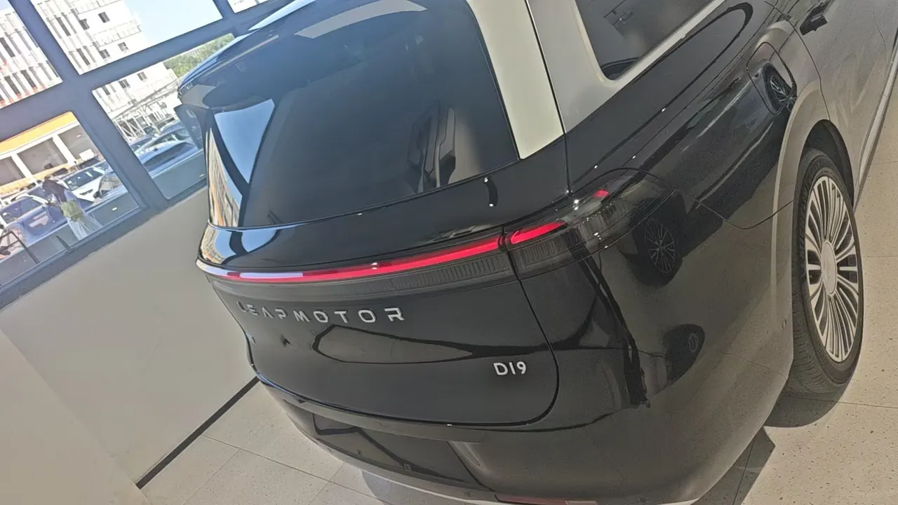 Leapmotor 2026 D 19 500 Zhizun Edition 6-seat Automatic Gear 5