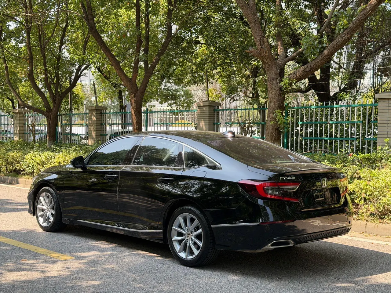 Honda 2022 10th Generation Accord 1.5T Stepless 260TURBO Deluxe Automatic Gear 4